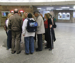 Die Gruppe trifft sich im Untergeschoss des Fürther Hauptbahnhofs